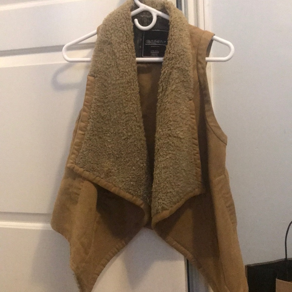 Faux fur vest camel